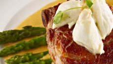 steak at bull & bear