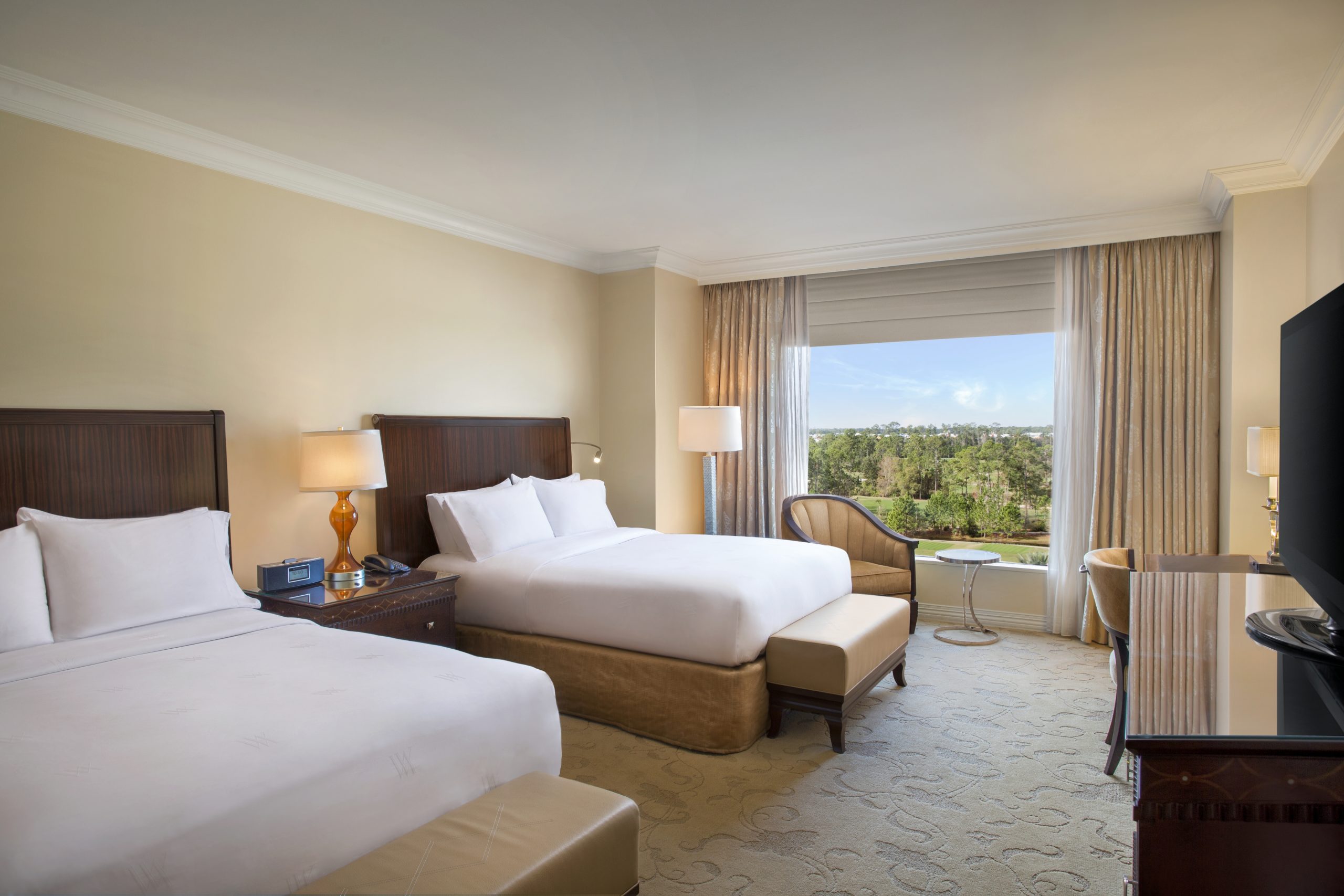 Double queen deluxe room